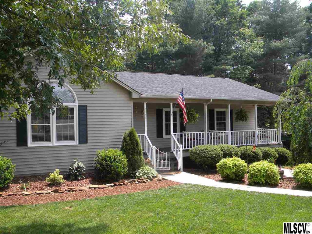 5341 Lisa Ln., Hickory, NC 28602