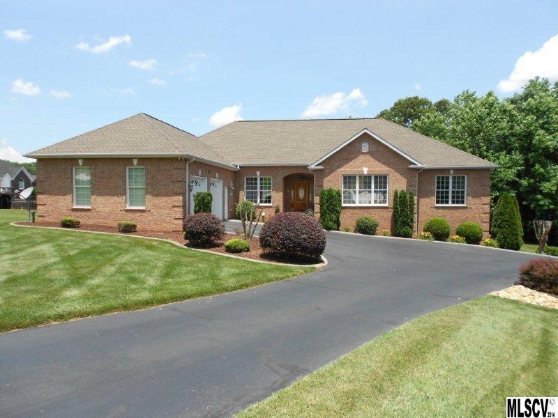 6377 Dwayne Starnes Dr., Hickory, NC 28602