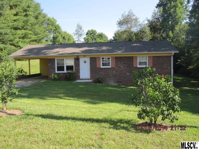 237 Mountain Oak Ln., Hickory, NC 28601