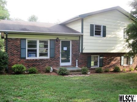 974 Village Cir., Hickory, NC 28602