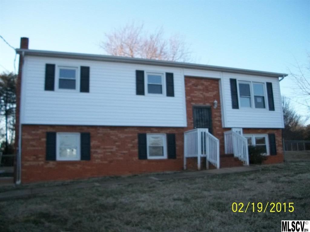 5582 Hillside Ct., Hickory, NC 28602