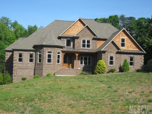 6388 Dwayne Starnes Dr., Hickory, NC 28602