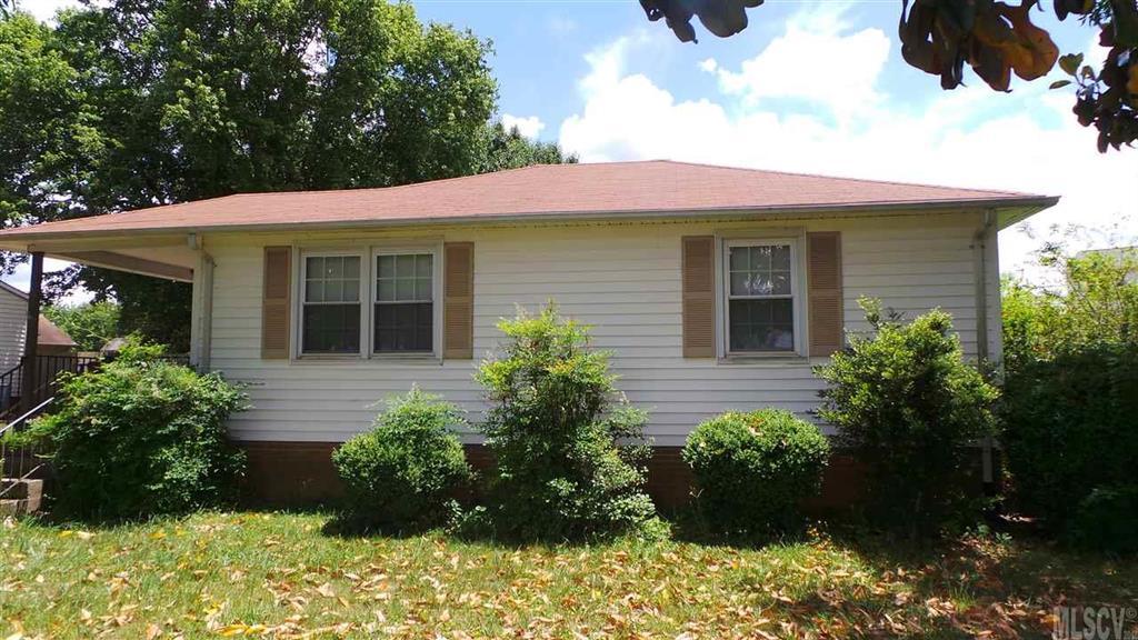 3572 1st Ave Cir., Hickory, NC 28601