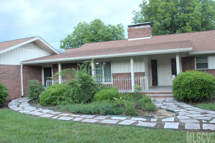 2314 Moss Farm Rd., Hickory, NC 28601