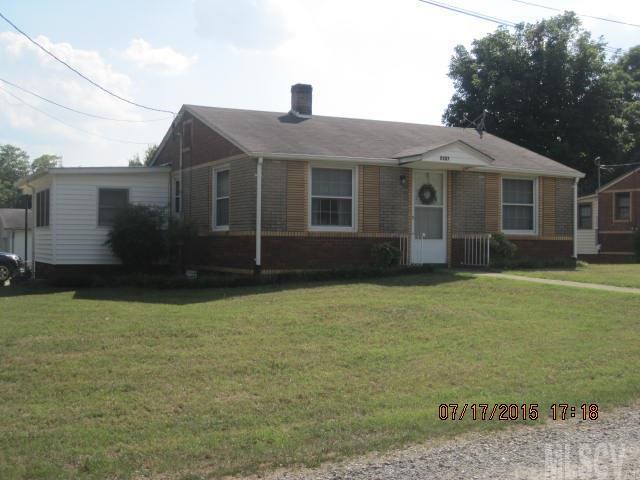 2407 35th Street Ct., Hickory, NC 28601