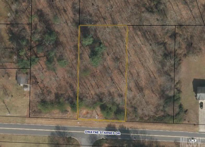 5824 Dwayne Starnes Dr., Hickory, NC 28602