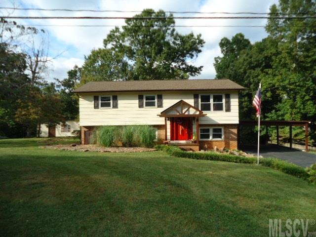 93 Mountain Oak Ln., Hickory, NC 28601