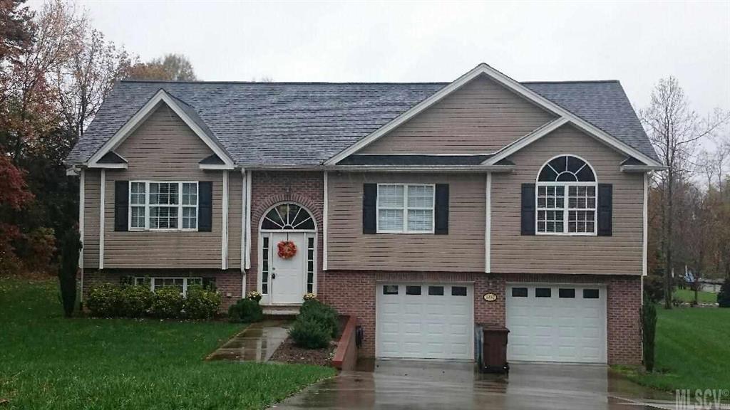 5897 Pinewinds Dr., Hickory, NC 28602