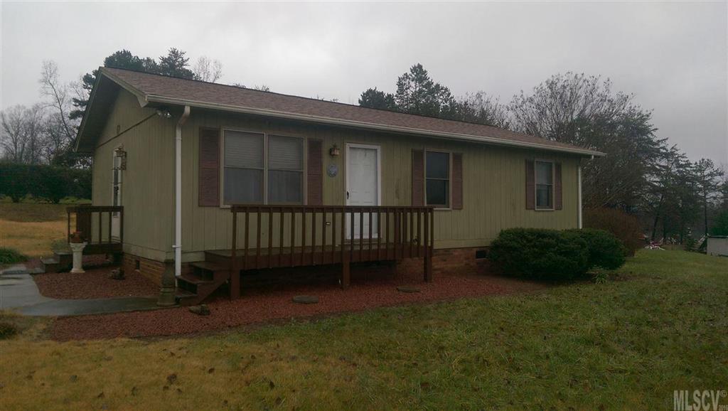 38 Tyson Ln., Hickory, NC 28601