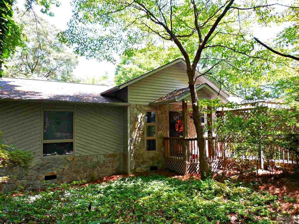 9582 Riviera Dr., Sherrills Ford, NC 28673