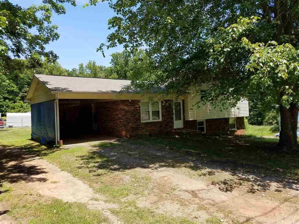 5490 Glenview Dr., Hickory, NC 28602