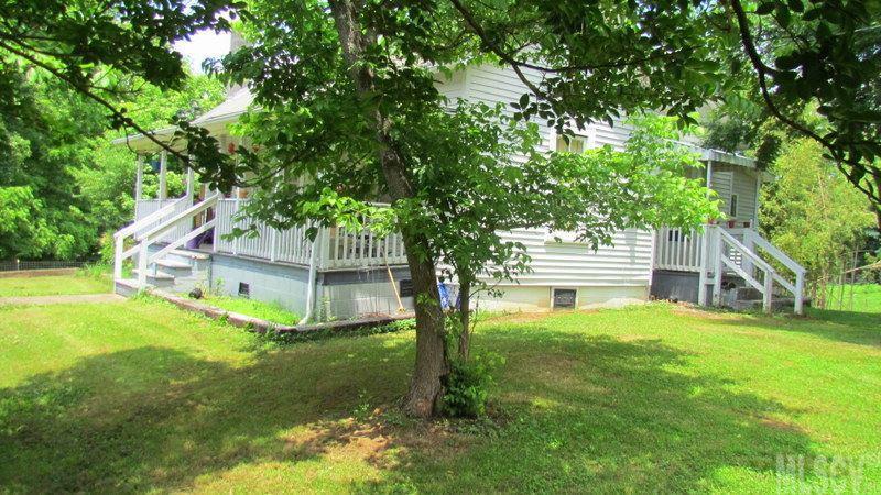 2314 Mitchell Dr., Hickory, NC 28602