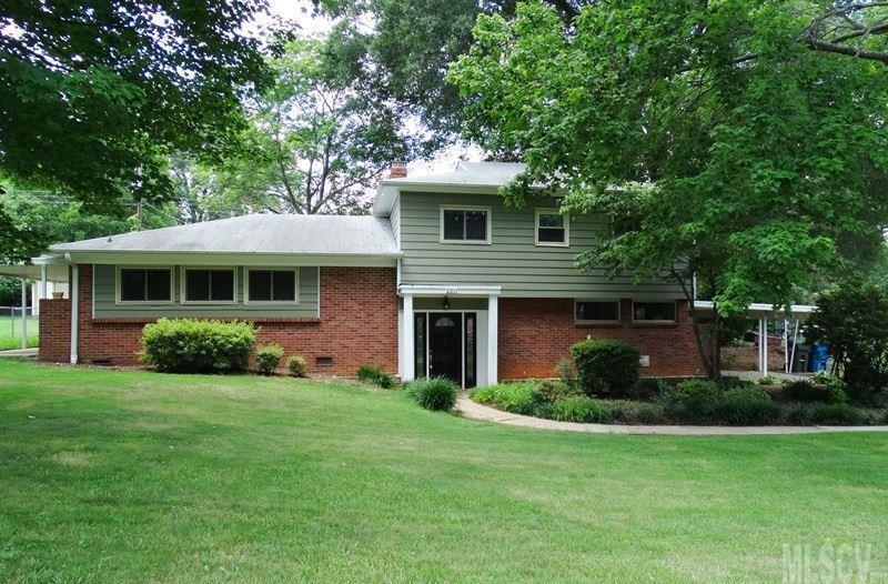 2211 6th St., Hickory, NC 28601