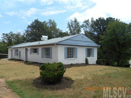 6586 Mountain Grove Rd., Hickory, NC 28602