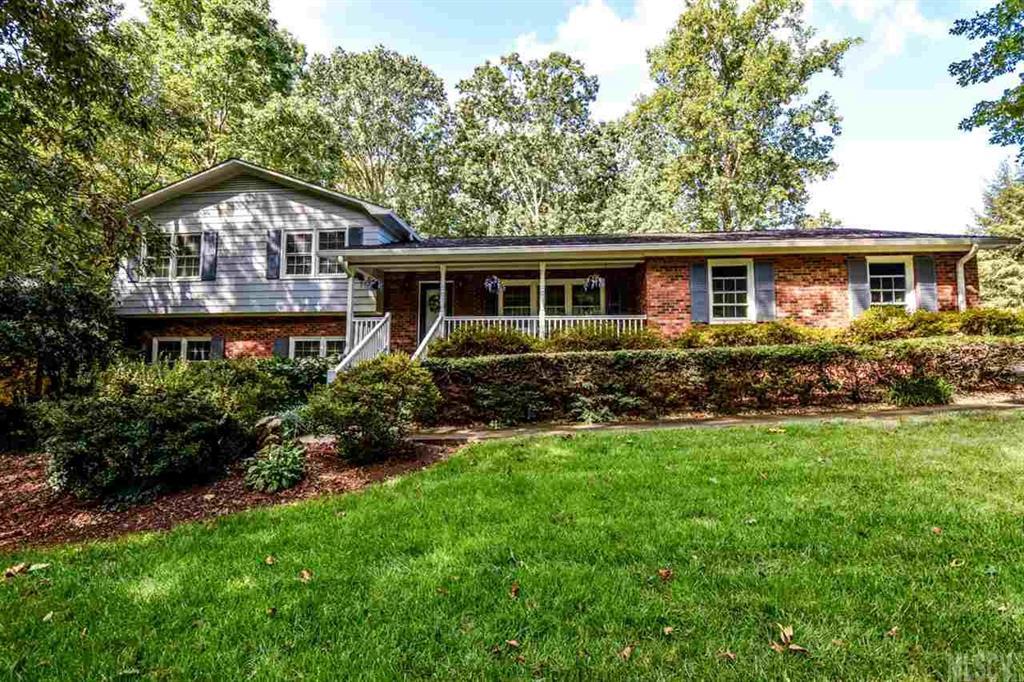 421 Florence Cir., Statesville, NC 28625