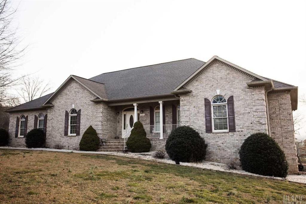 60 Trotters Ln., Hickory, NC 28601