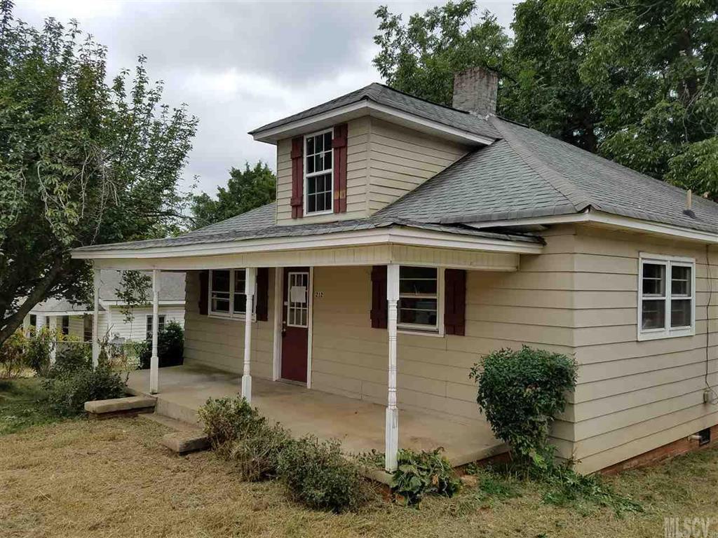 212 N Davis Ave., Newton, NC 28658