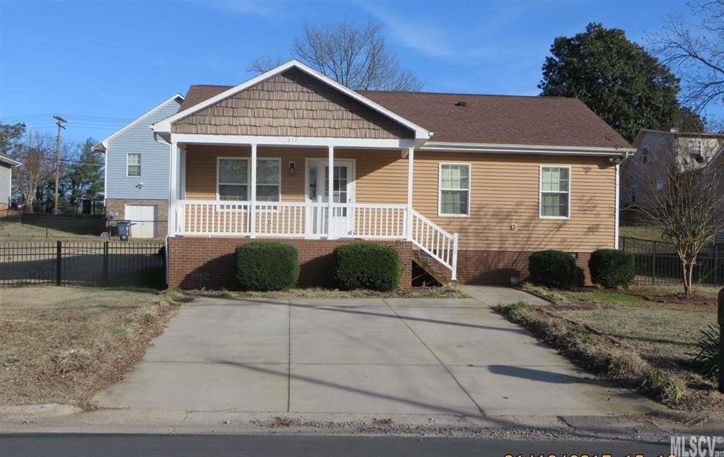 517 1st St., Hickory, NC 28607