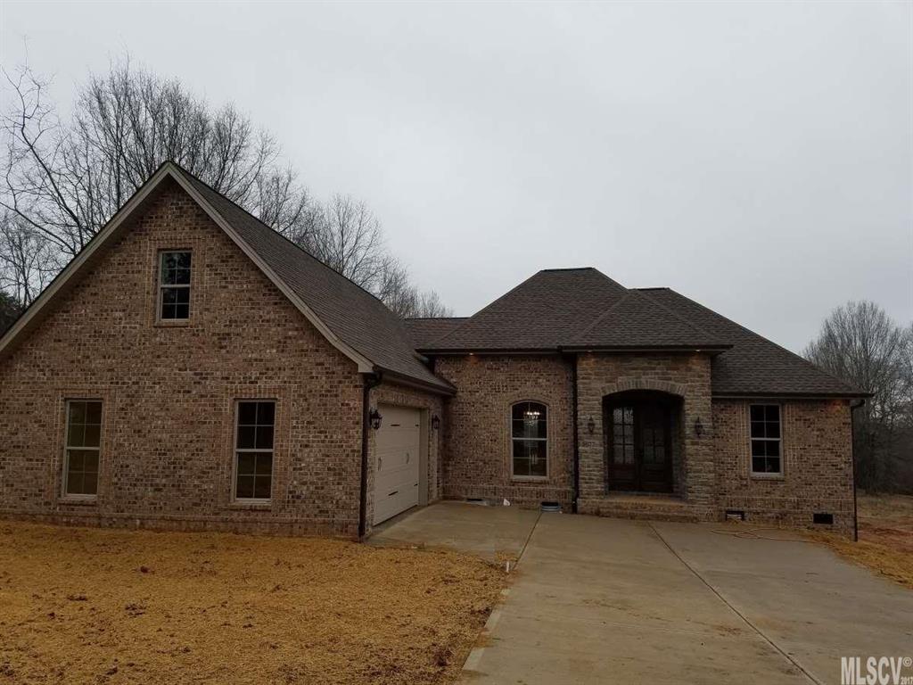 5877 Pinewinds Dr., Hickory, NC 28602