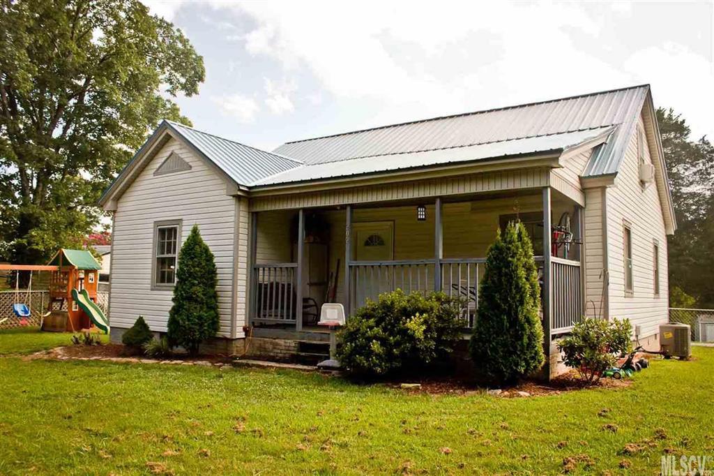 202 Hillcrest Ave., Hickory, NC 28601