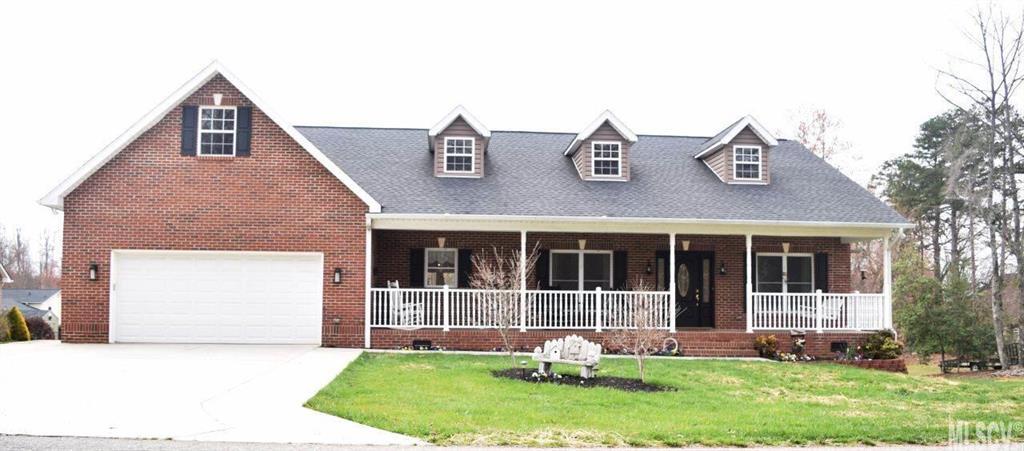 5917 Pinewinds Dr., Hickory, NC 28602