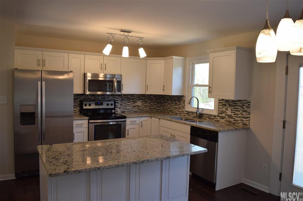 149 Mountain Oak Ln., Hickory, NC 28601