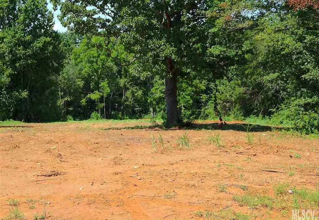 2115 Moss Farm Rd., Hickory, NC 28602