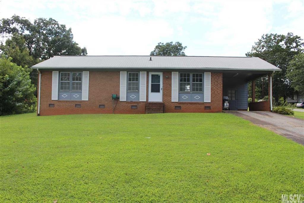 1285 Village Cir., Hickory, NC 28602