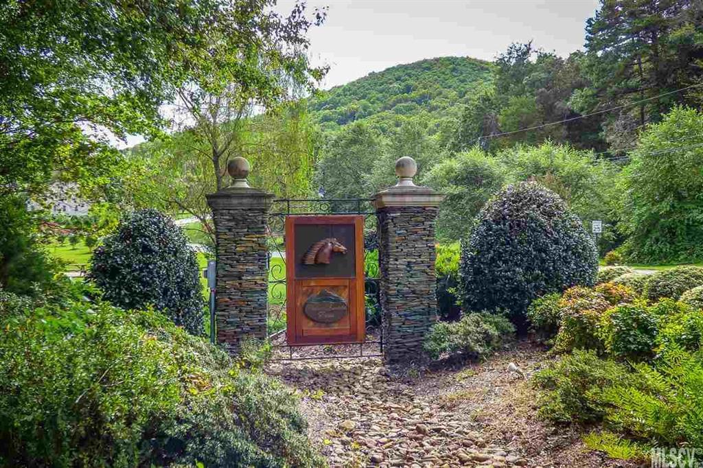 6190 Dwayne Starnes Dr. #22, Hickory, NC 28602