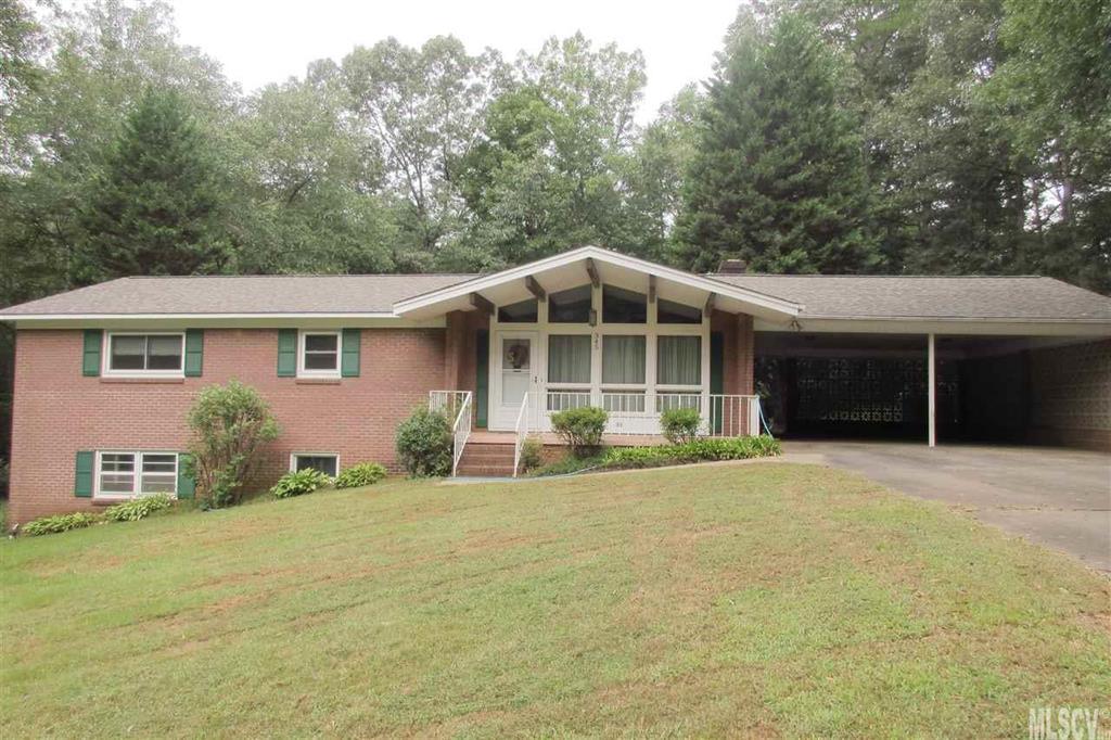 345 Cook Ln., Hickory, NC 28601