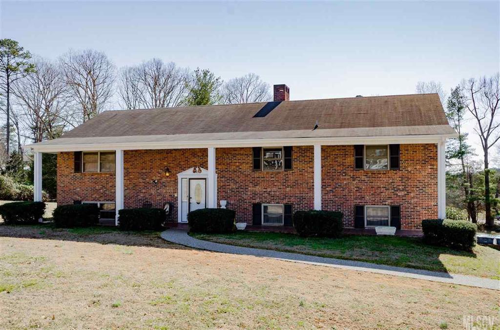 823 Hubbard Rd., Hickory, NC 28601