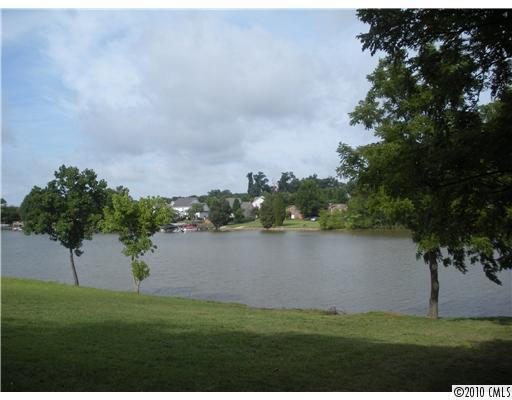 109 Donnive Dr., Mooresville, NC 28117