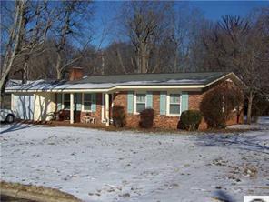 417 Hillcrest Dr., Statesville, NC 28677