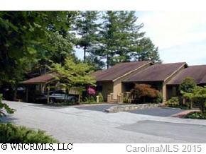502 Water Oak Ln., Hendersonville, NC 28792
