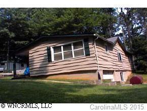 123 Oakwood Rd., Hendersonville, NC 28792