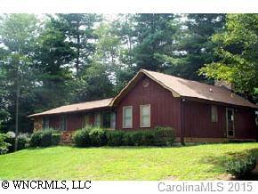 141 Pinehurst Dr., Hendersonville, NC 28792