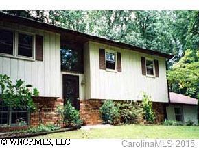 121 Canterbury Hill Ln., Hendersonville, NC 28792