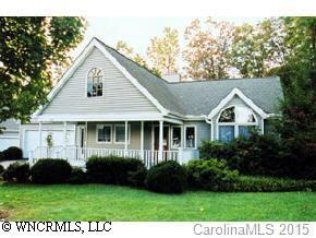 110 Carriage Walk Ln., Hendersonville, NC 28791