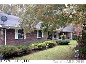 108 Robin Crest Dr., Hendersonville, NC 28791
