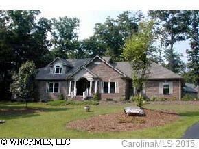 104 Arrowwood Ln., Hendersonville, NC 28791