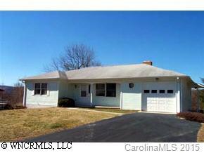 206 Windsor Ct., Hendersonville, NC 28792