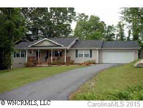196 Plantation Dr., Hendersonville, NC 28792