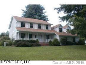 214 Raintree Dr., Hendersonville, NC 28791