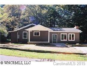 124 Half Circle Ln., Hendersonville, NC 28739