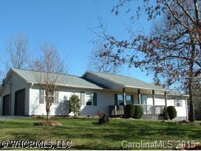 40 Forge Crest Dr., Horse Shoe, NC 28742