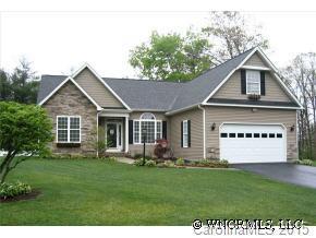 370 Classic Oaks Circle, Hendersonville, NC 28792