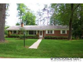 101 Lyndon Ln., Hendersonville, NC 28792