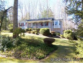 390 Hunters Glen Ln, Hendersonville, NC 28739