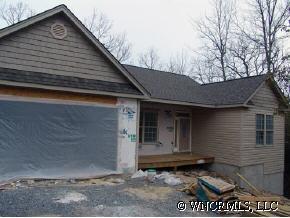 575 Kanasgowa Dr., Brevard, NC 28712