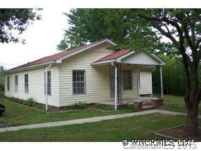 104 Old Roper Rd, Hendersonville, NC 28791